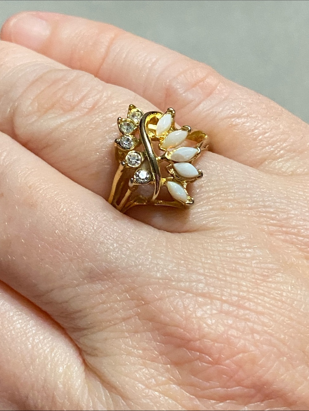 VTG GP Leaf Cluster Ring with Opals & CZ crystal